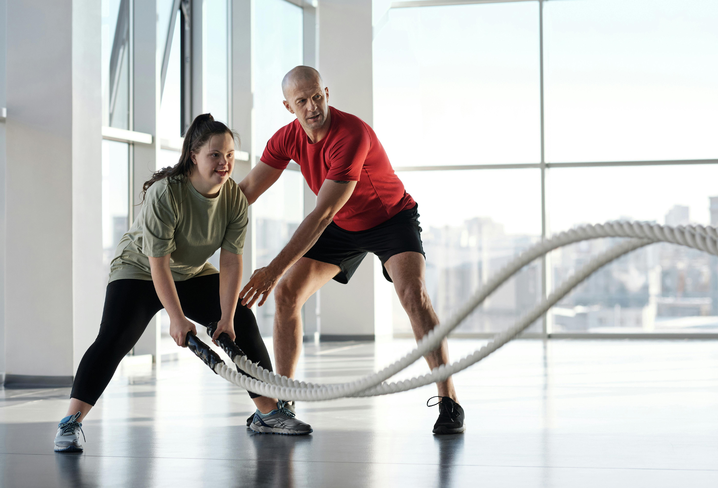 Why Hiring a Personal Trainer Beats Training Independently at the Gym